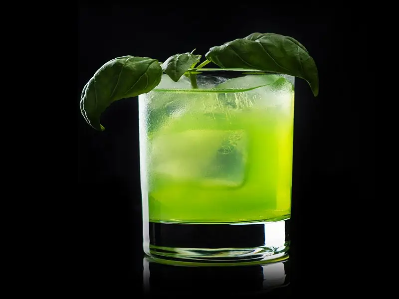 Джин смэш. Коктейль базил смэш. London dry gin коктейль. Джин смэш. Базиликовый смэш коктейль.